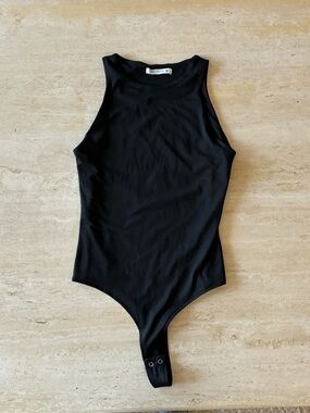 ReoRia Black Sleeveless High-Neck Bodysuit